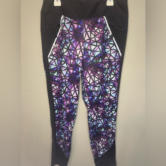 Covergirl Active Leggings with 3 Zipper Pockets - Picture 1 of 3